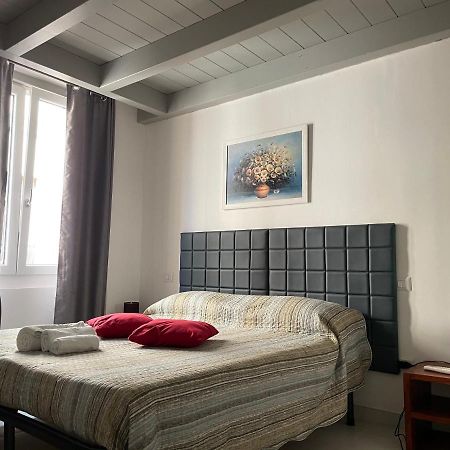 Saturno House Cagliari Center Hotel Bagian luar foto