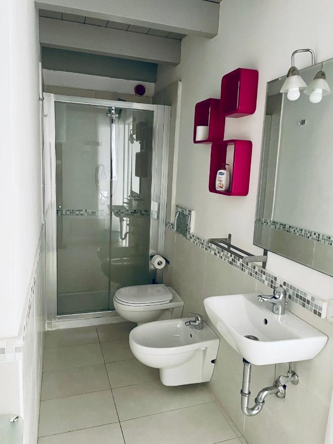 Saturno House Cagliari Center Hotel Bagian luar foto