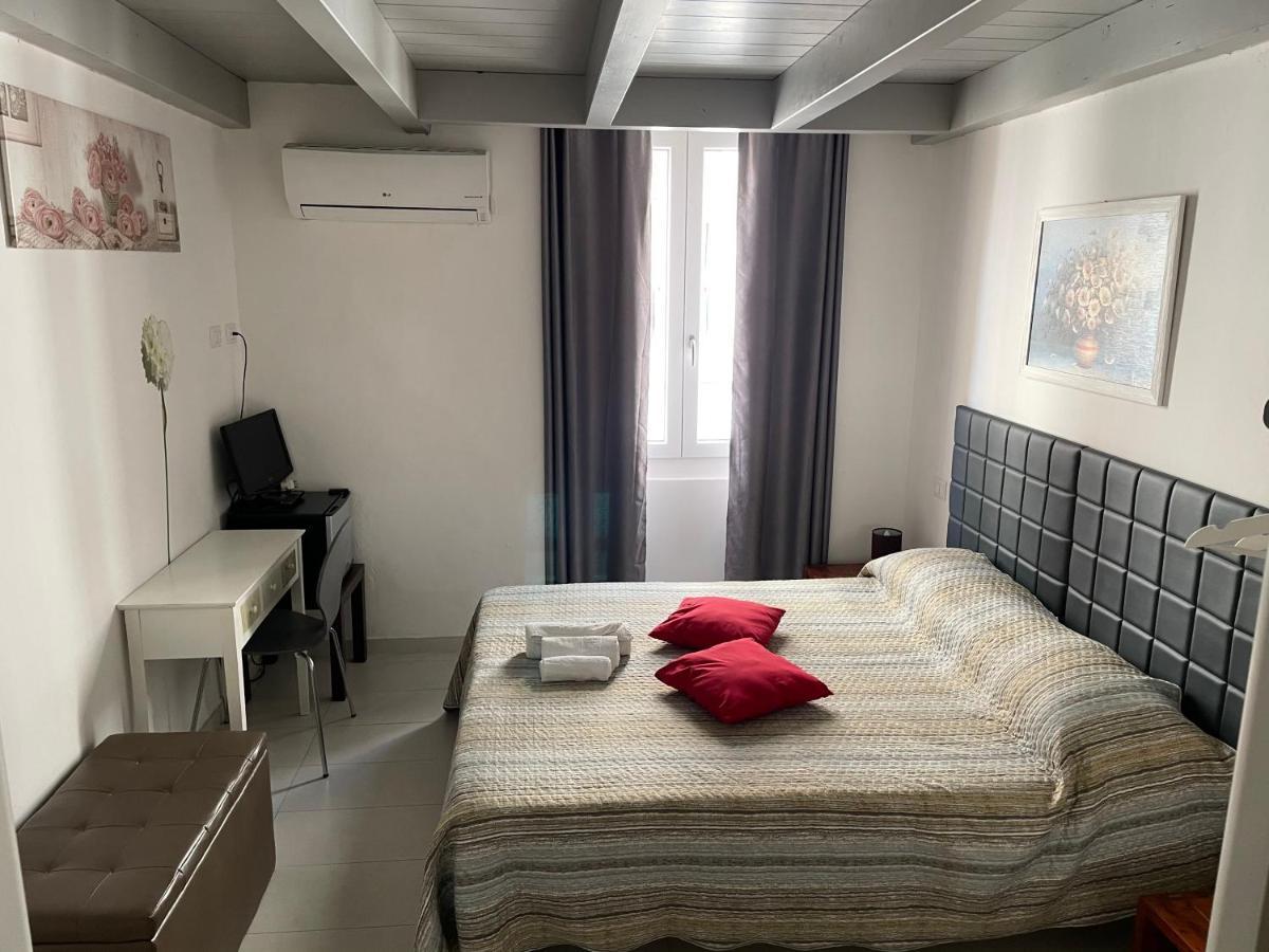 Saturno House Cagliari Center Hotel Bagian luar foto
