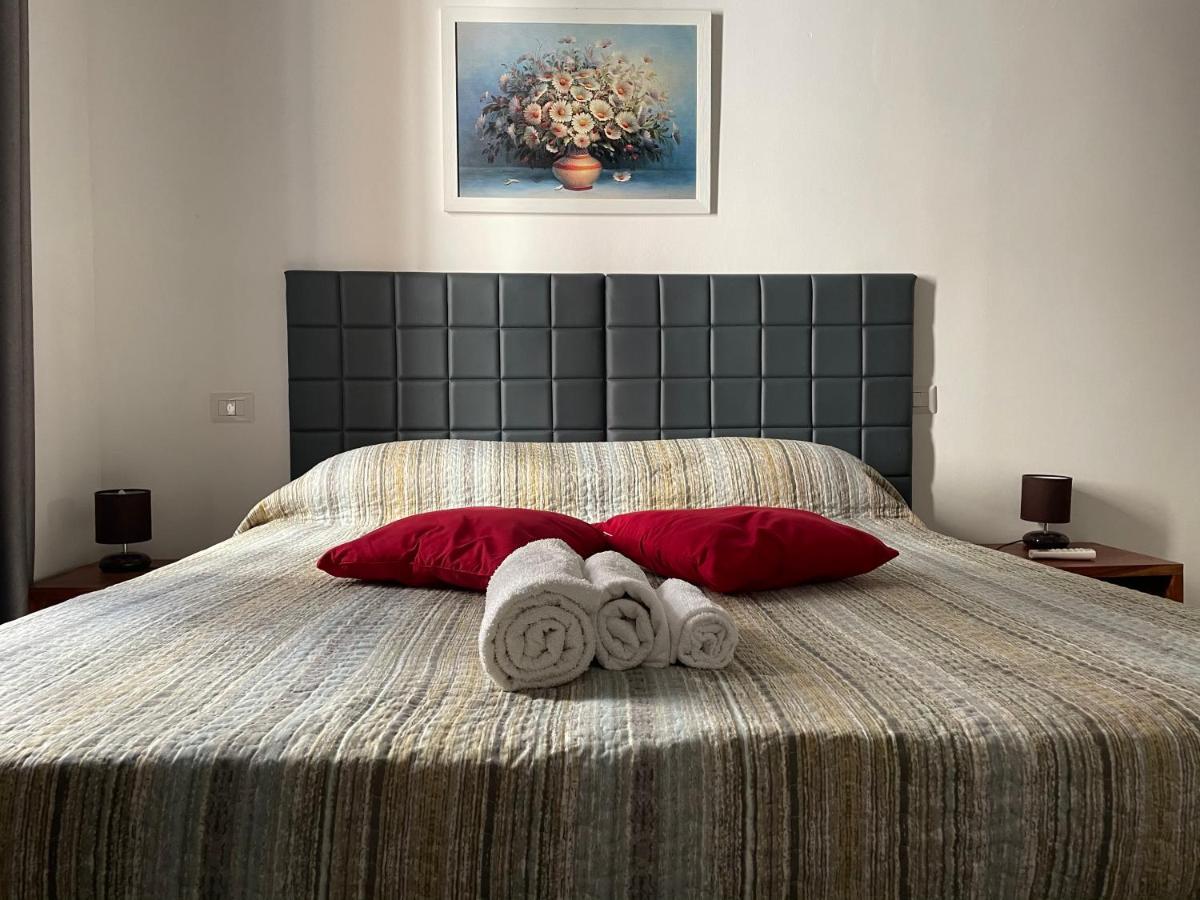 Saturno House Cagliari Center Hotel Bagian luar foto