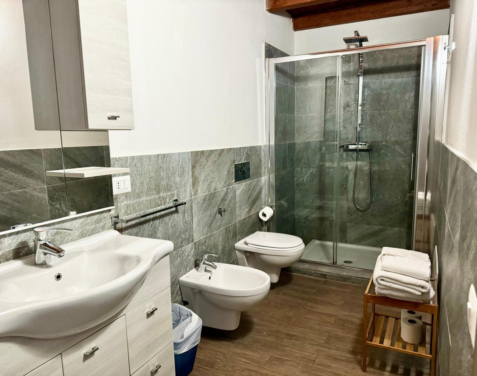 Saturno House Cagliari Center Hotel Bagian luar foto