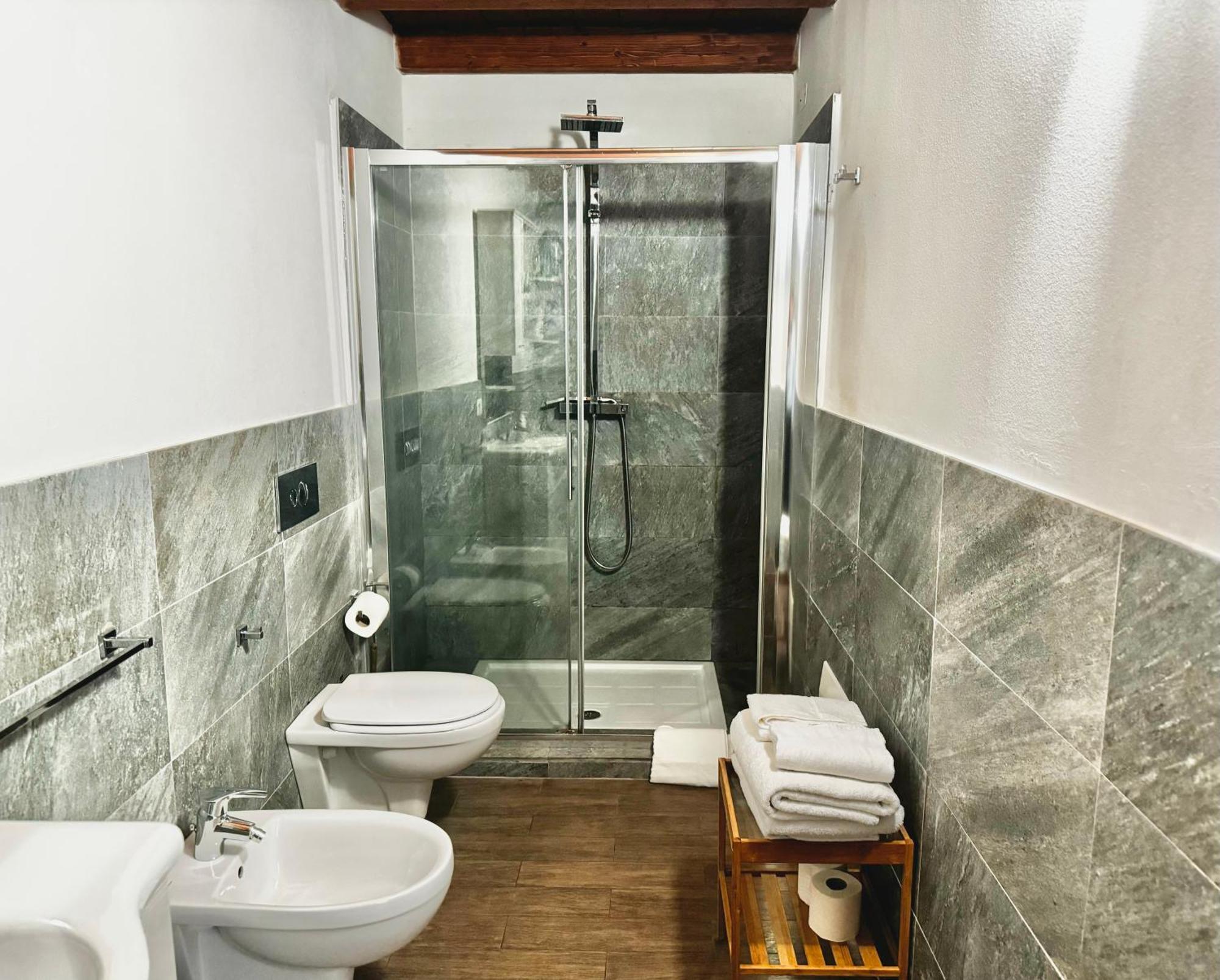 Saturno House Cagliari Center Hotel Bagian luar foto