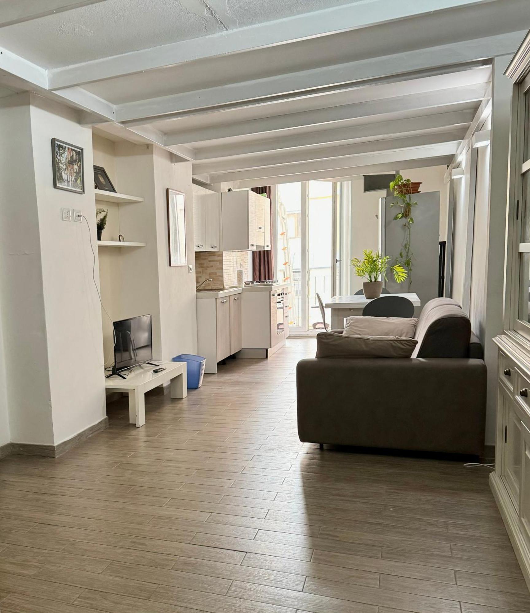 Saturno House Cagliari Center Hotel Bagian luar foto